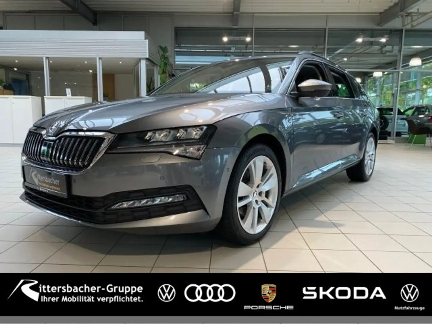 Skoda Superb Combi 2.0 TDI DSG Navi Kamera Klima Gris - 1