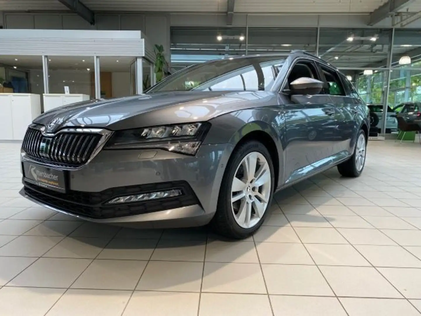 Skoda Superb Combi 2.0 TDI DSG Navi Kamera Klima Gris - 2