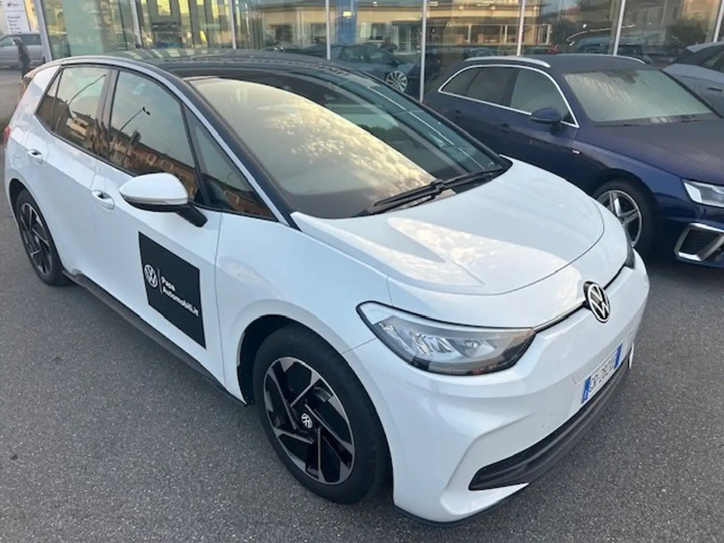 Volkswagen ID.3 2023 58 kWh 204cv RESYLING Bianco - 2