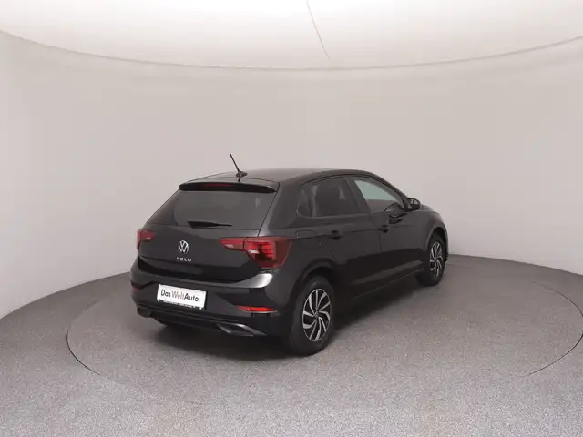 Volkswagen Polo view 4