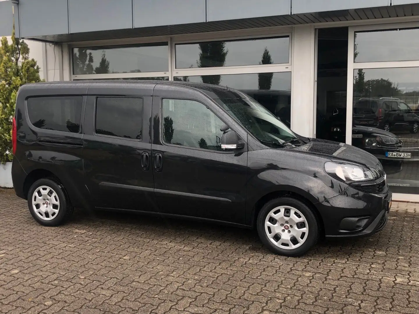 Fiat Doblo Maxi 1.6 JTDM Lang 1.Hand Topzustand Negro - 2