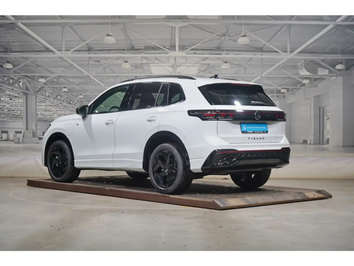 Volkswagen Tiguan R-Line 1.5 TSI eHybrid AHK PANO Park Assist Weiß - 2