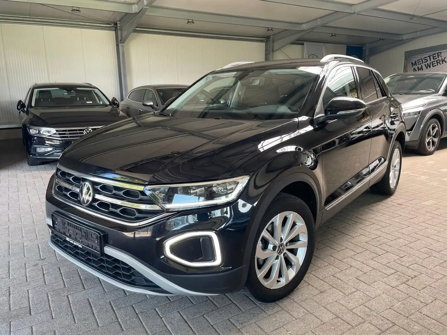 Volkswagen T-Roc 1.0 TSI Style ACC IQ-Light LED SHZ PDC Schwarz - 1