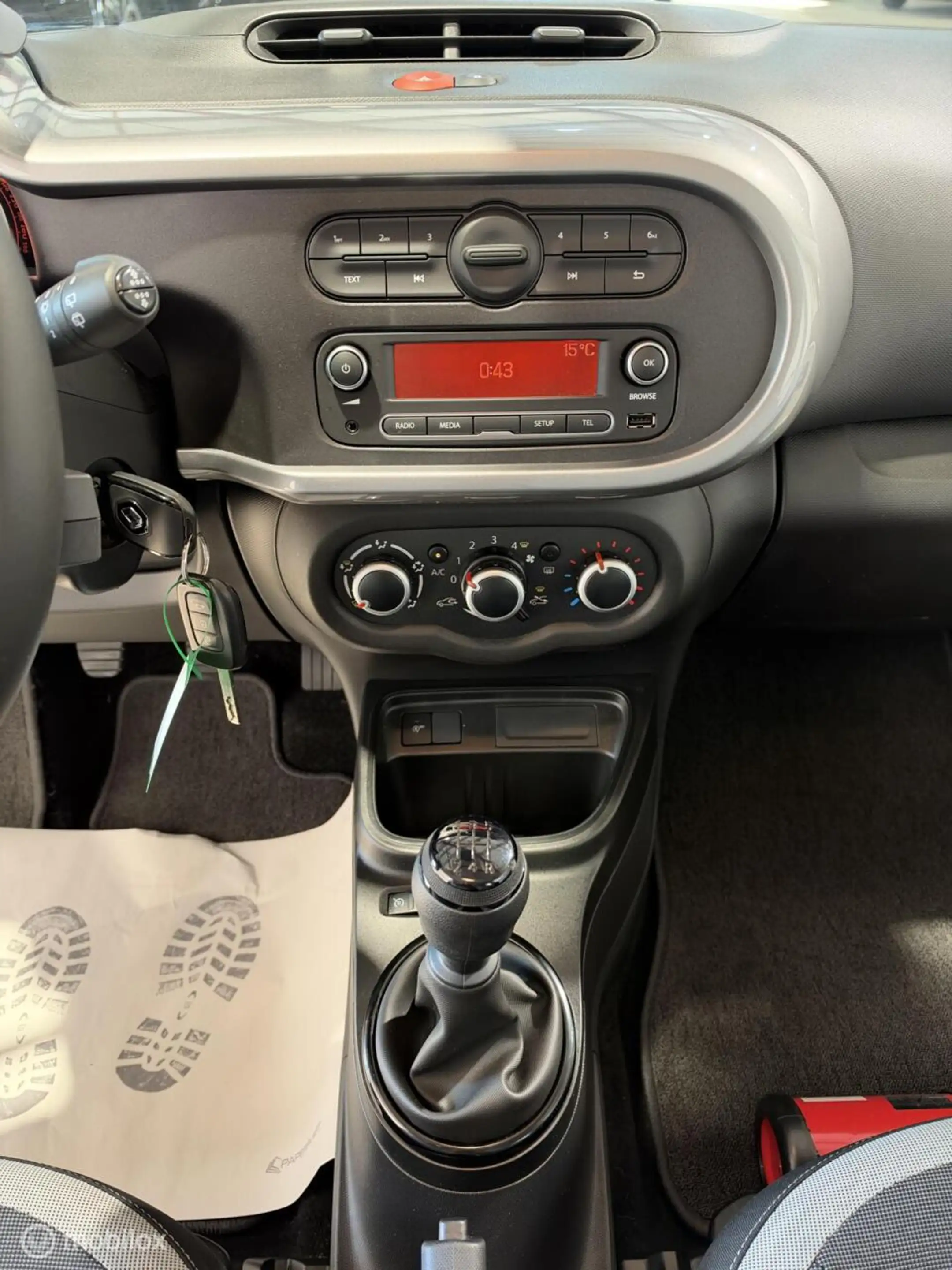 Renault Twingo Limited 1.0 SCe AIRCO/CRUISE/PDC/APK — photo 6