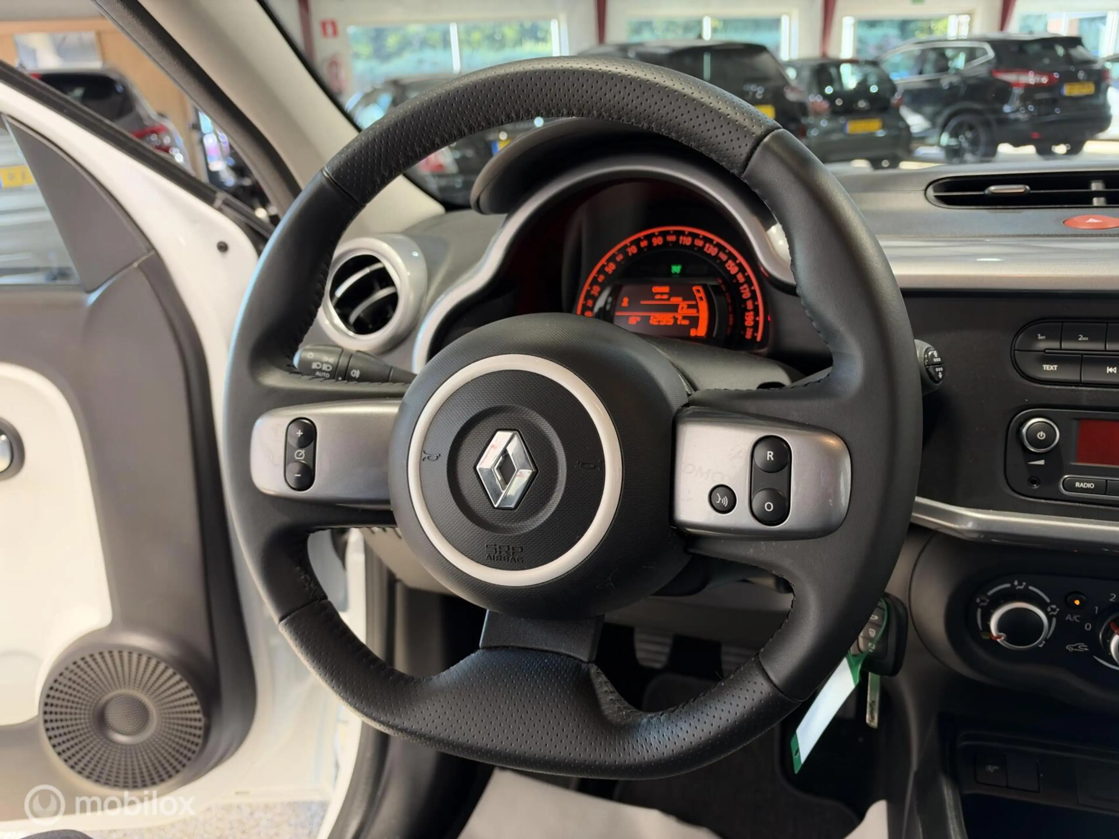 Renault Twingo Limited 1.0 SCe AIRCO/CRUISE/PDC/APK — photo 4