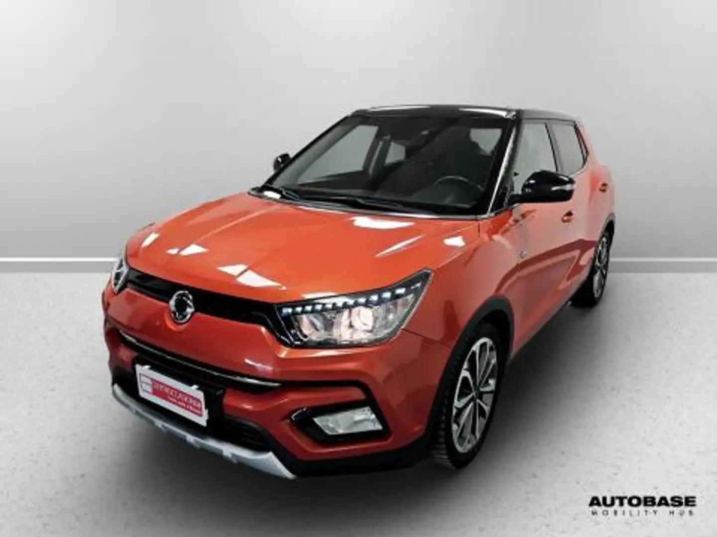 SsangYong Tivoli 1.6d Juice awd auto Oranžová - 1