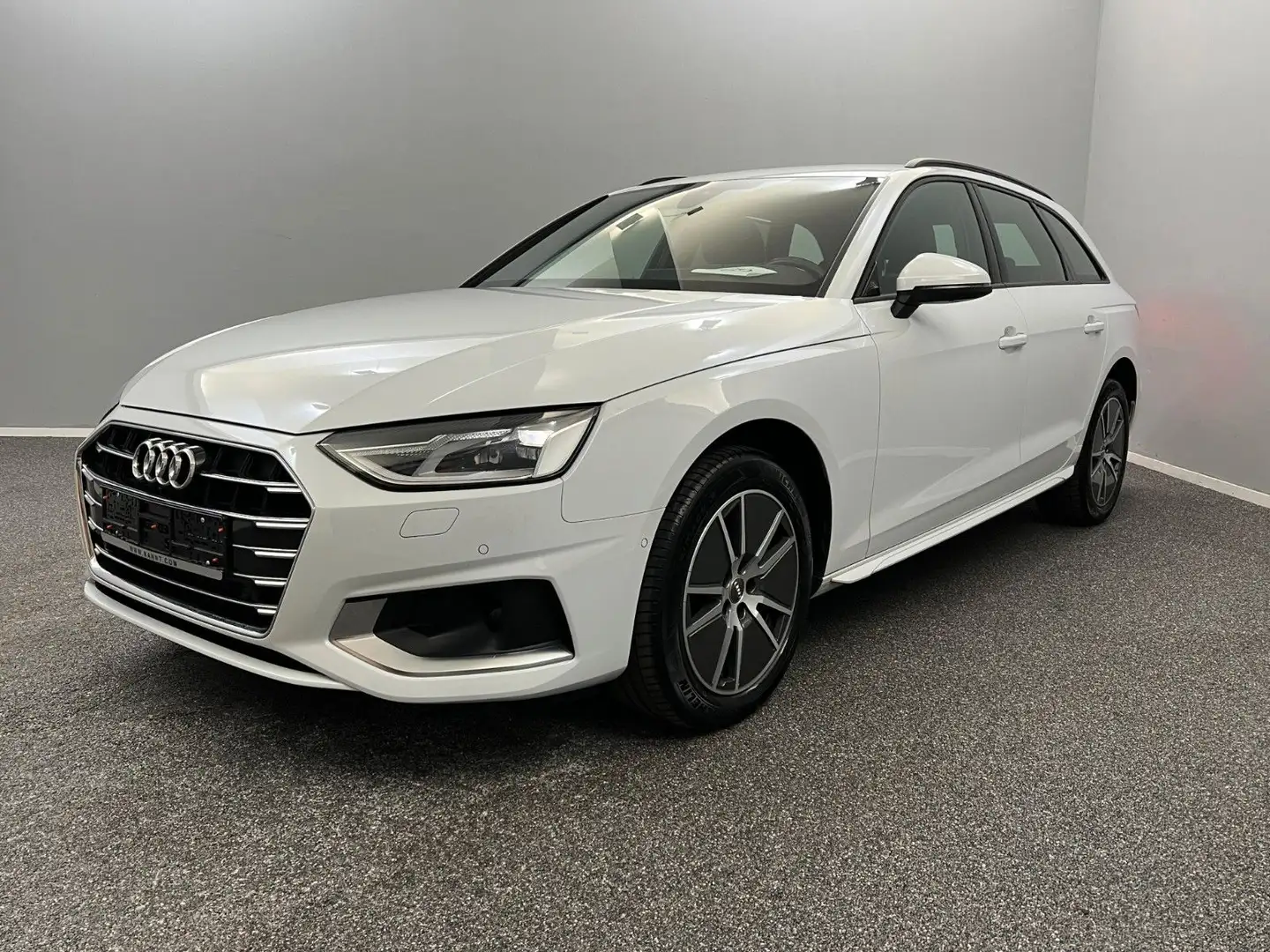 Audi A4 Avant 40 g-tron advanced S-Tron*AHK*KAM*NAVI Weiß - 1