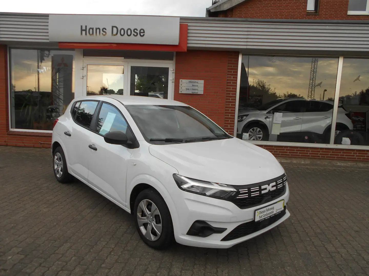 Dacia Sandero TCe 100 ECO-G Essential Weiß - 1