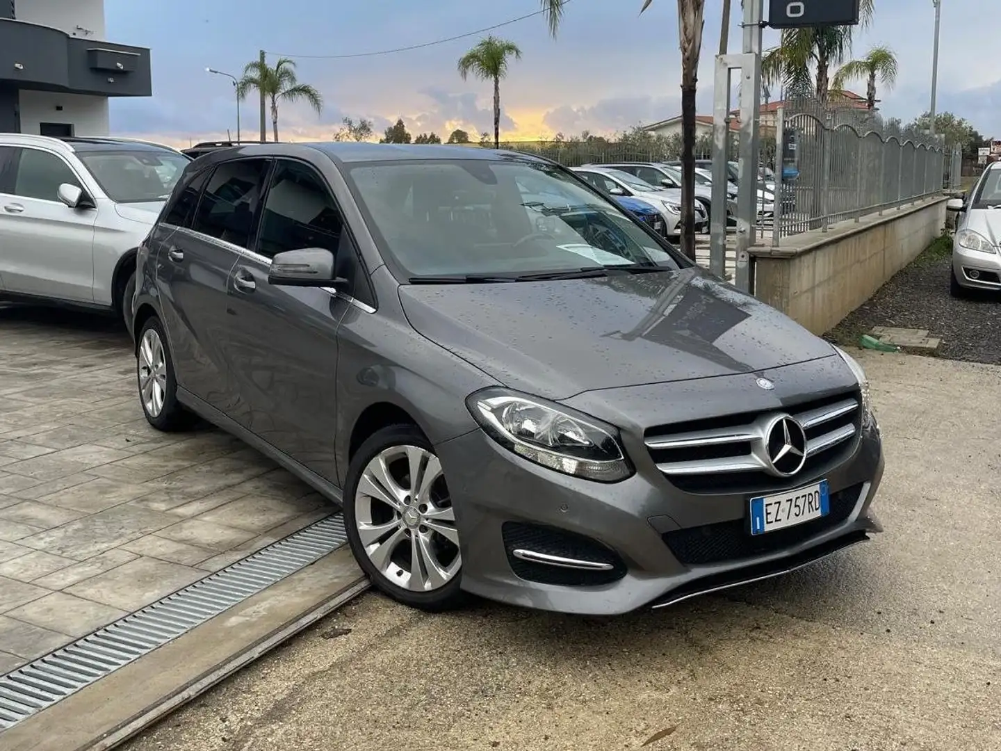 Mercedes-Benz B 180 B 180 d (cdi) Premium FL E6 Grigio - 1