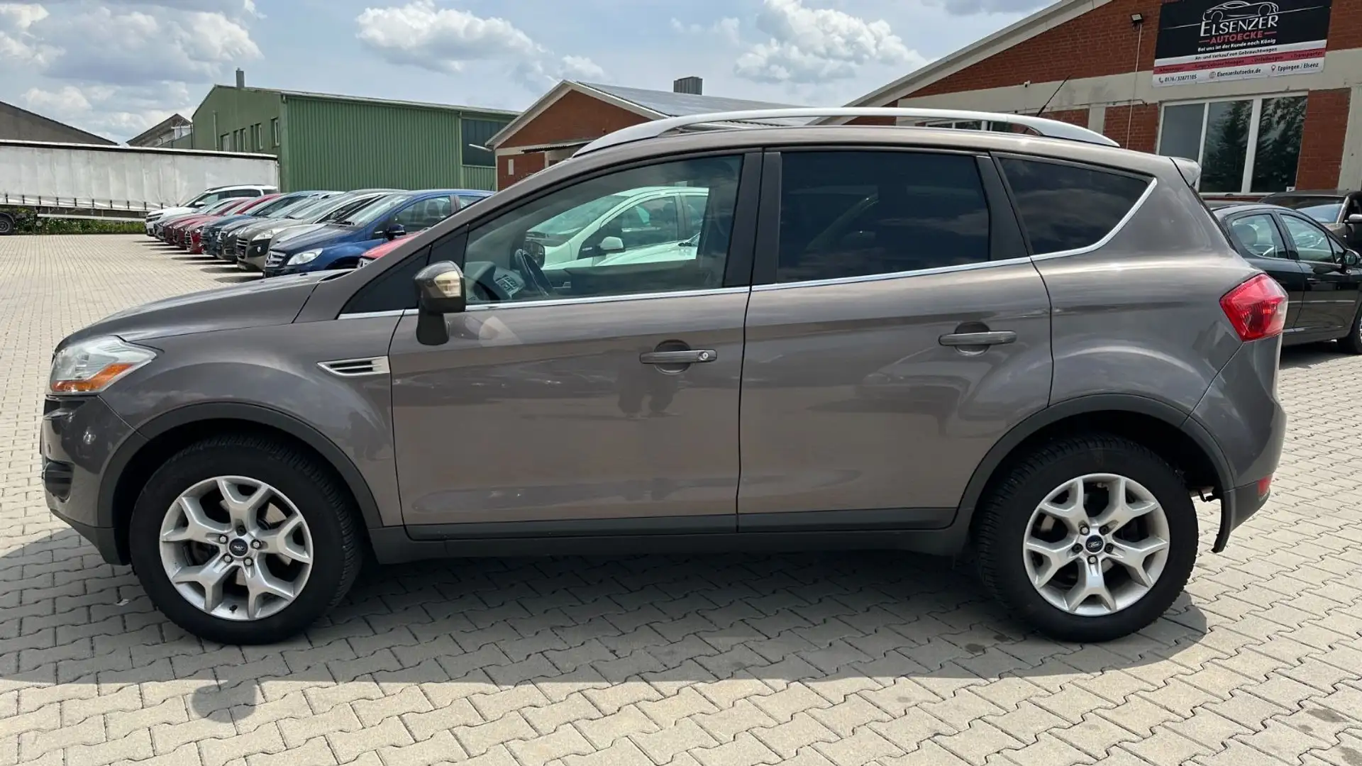 Ford Kuga Champions Edition Braun - 2
