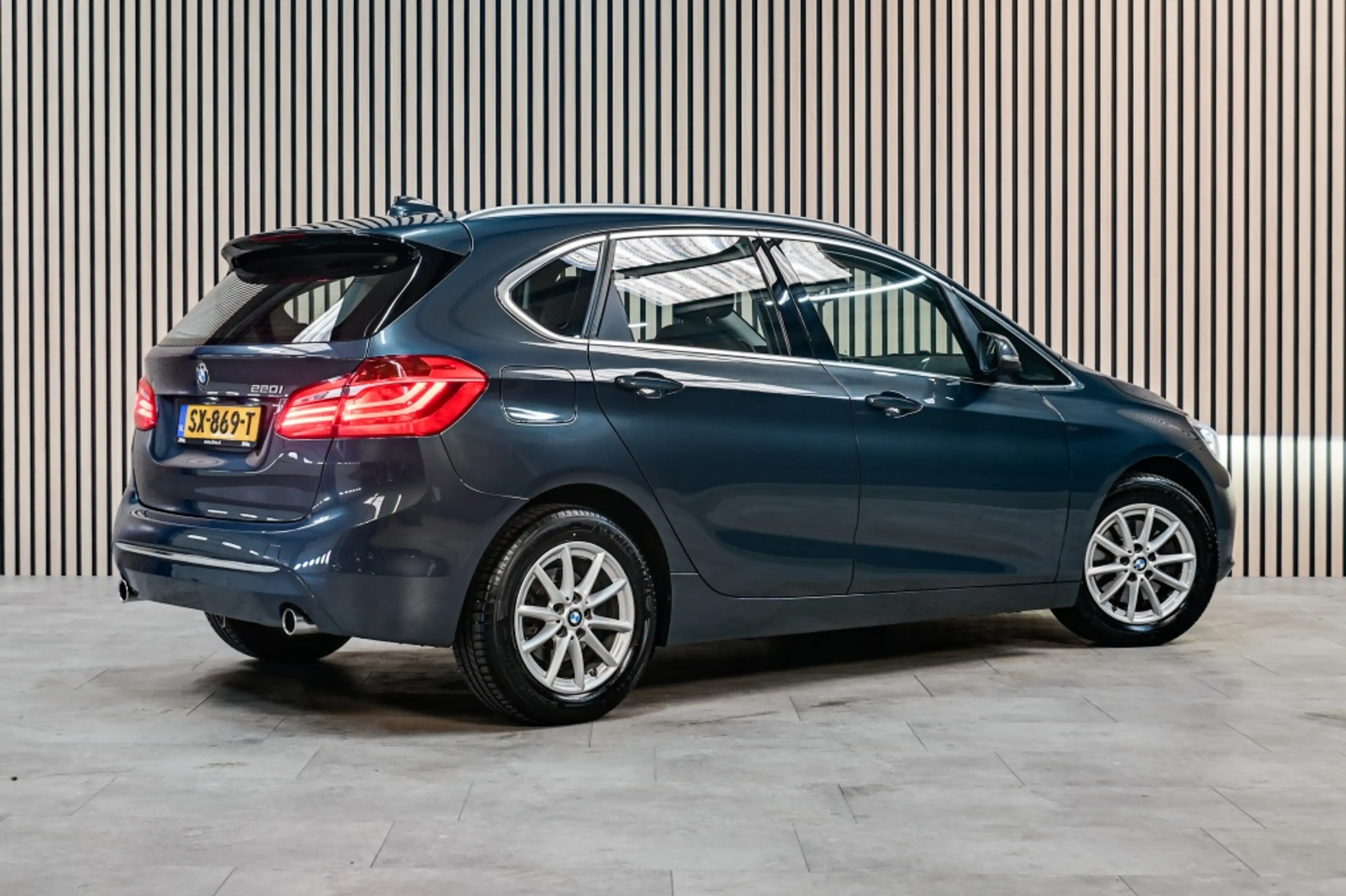 BMW 220 2-serie Active Tourer 220i Luxury | PANO | HUD | S — photo 2