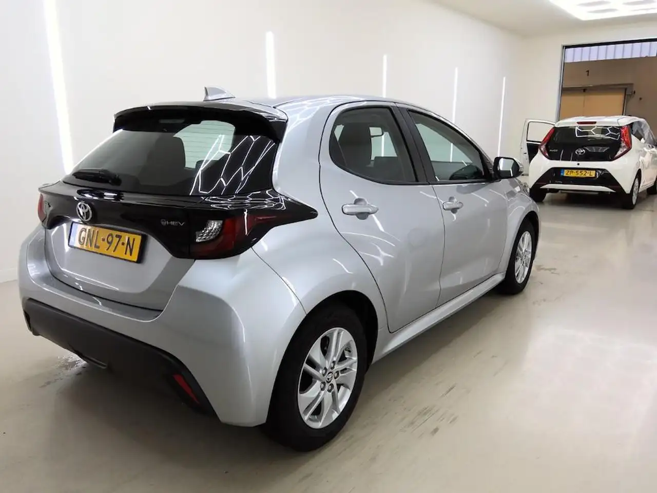 Toyota Yaris 1.5 HYBRID 115 ACTIVE I AUTOMAAT I APPLE CARPLAY I, миниатюра 3