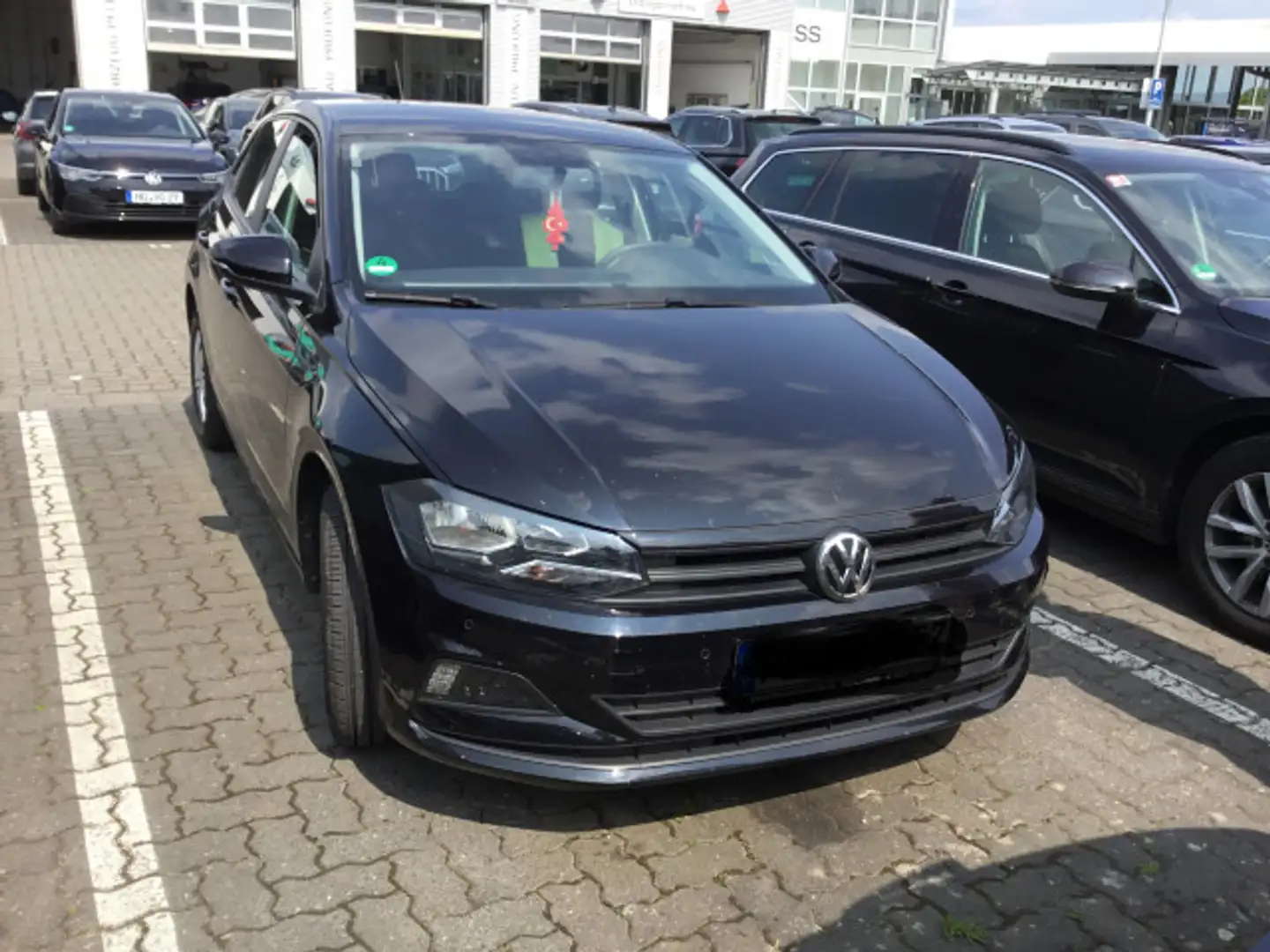 Volkswagen Polo Trendline 1,0 l 59 kW (80 PS) 5-Gang Schwarz - 2
