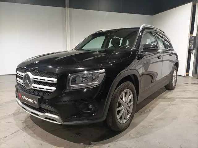 Mercedes-Benz GLB view 3