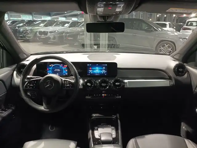 Mercedes-Benz GLB view 9