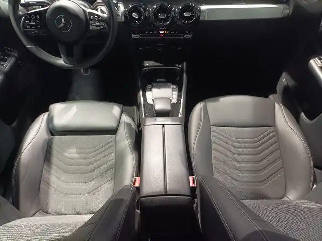 Mercedes-Benz GLB view 14