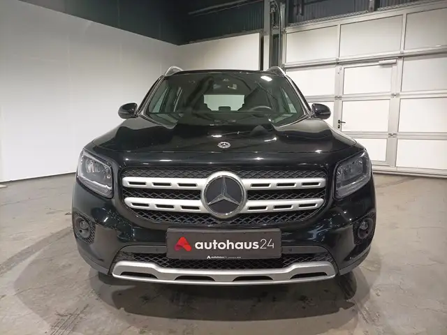 Mercedes-Benz GLB view 2