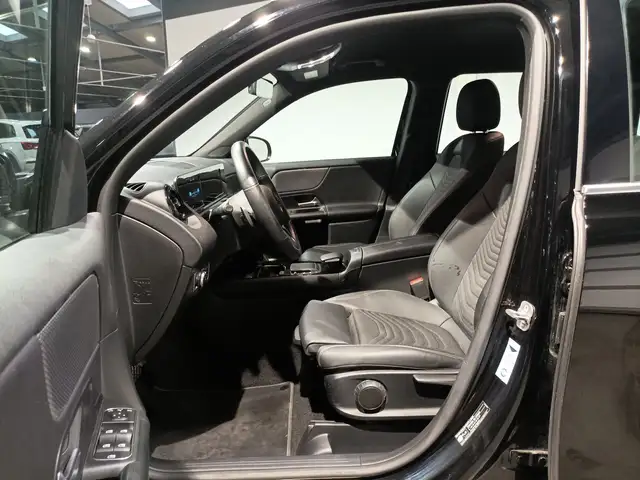 Mercedes-Benz GLB view 8
