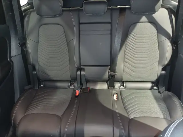 Mercedes-Benz GLB view 15