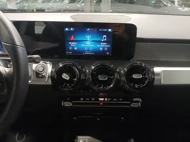 Mercedes-Benz GLB view 12