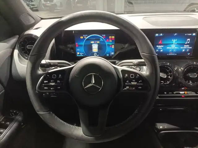 Mercedes-Benz GLB view 10