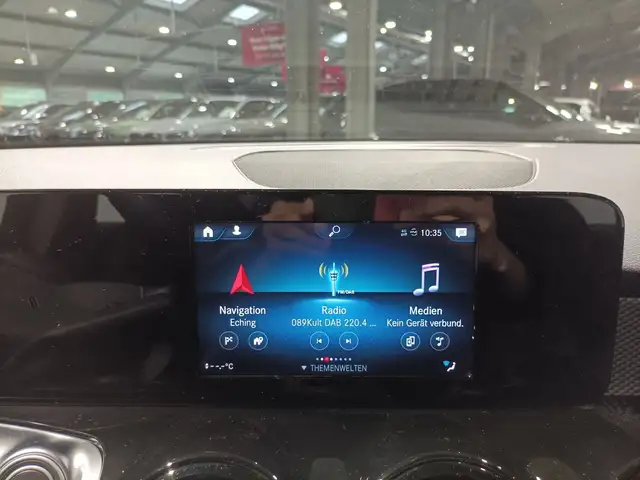 Mercedes-Benz GLB view 11