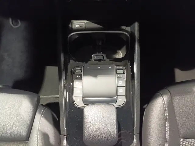 Mercedes-Benz GLB view 13