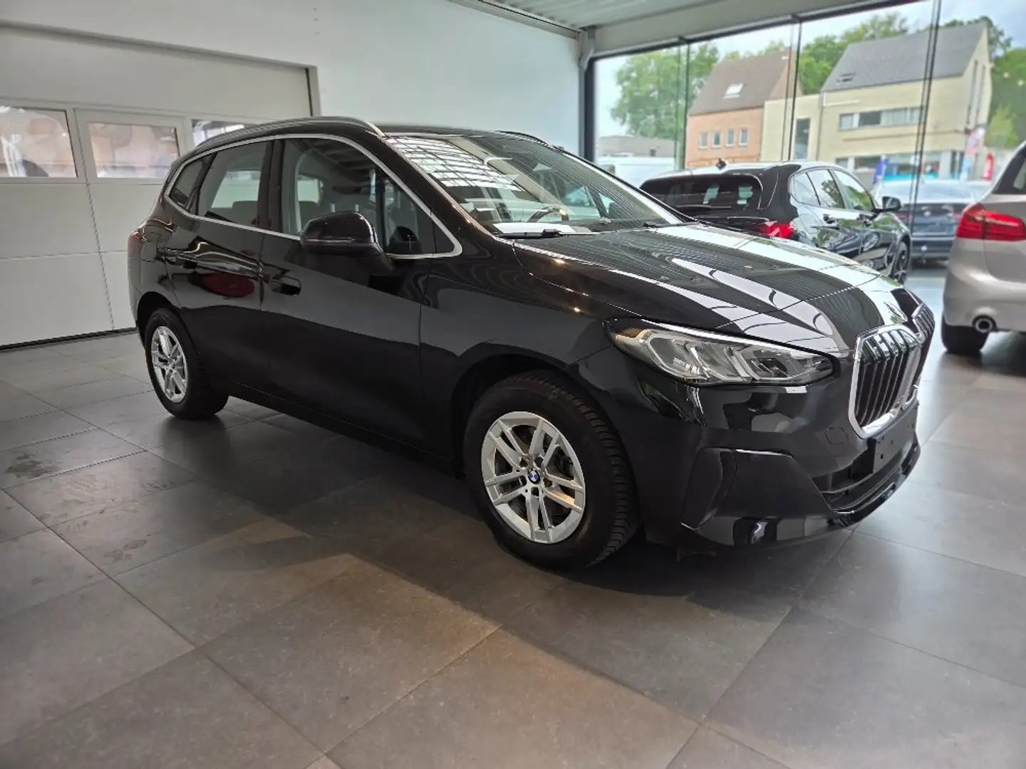 BMW 218 218i Active Tourer Aut. Zwart - 2