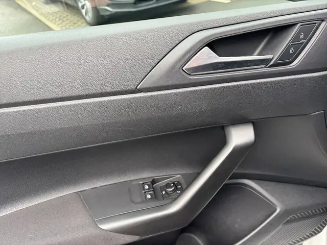 Volkswagen Polo view 13