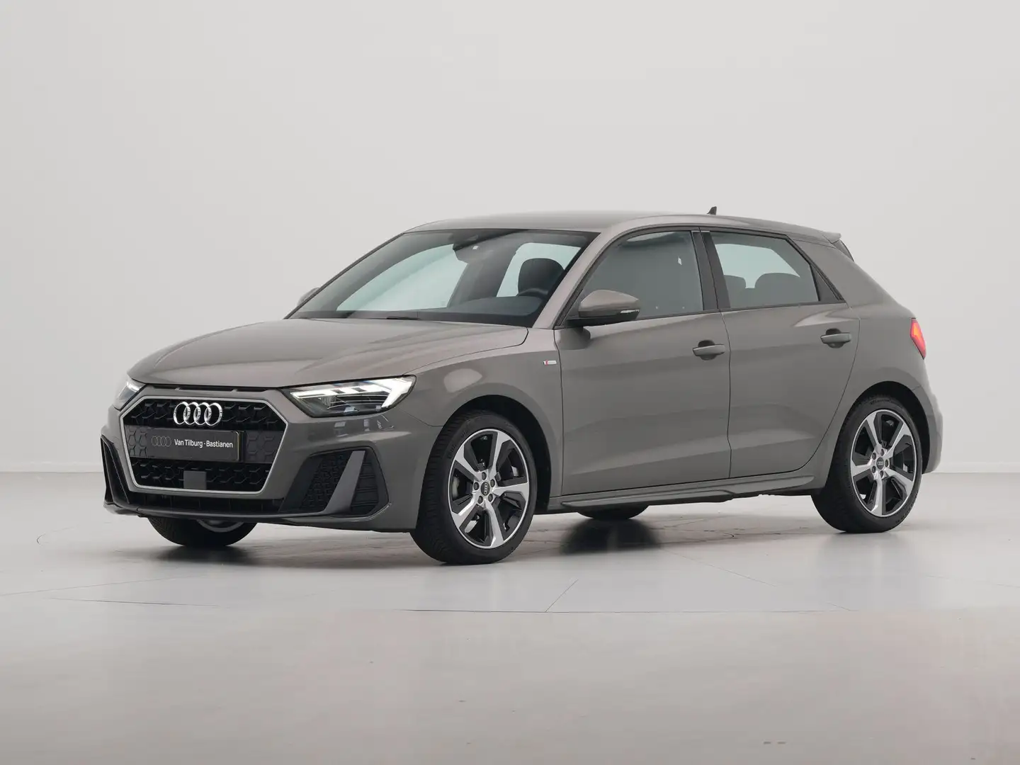 Audi A1 Sportback 25 TFSI 95pk S-tronic S-line 17" lm LED Gris - 2