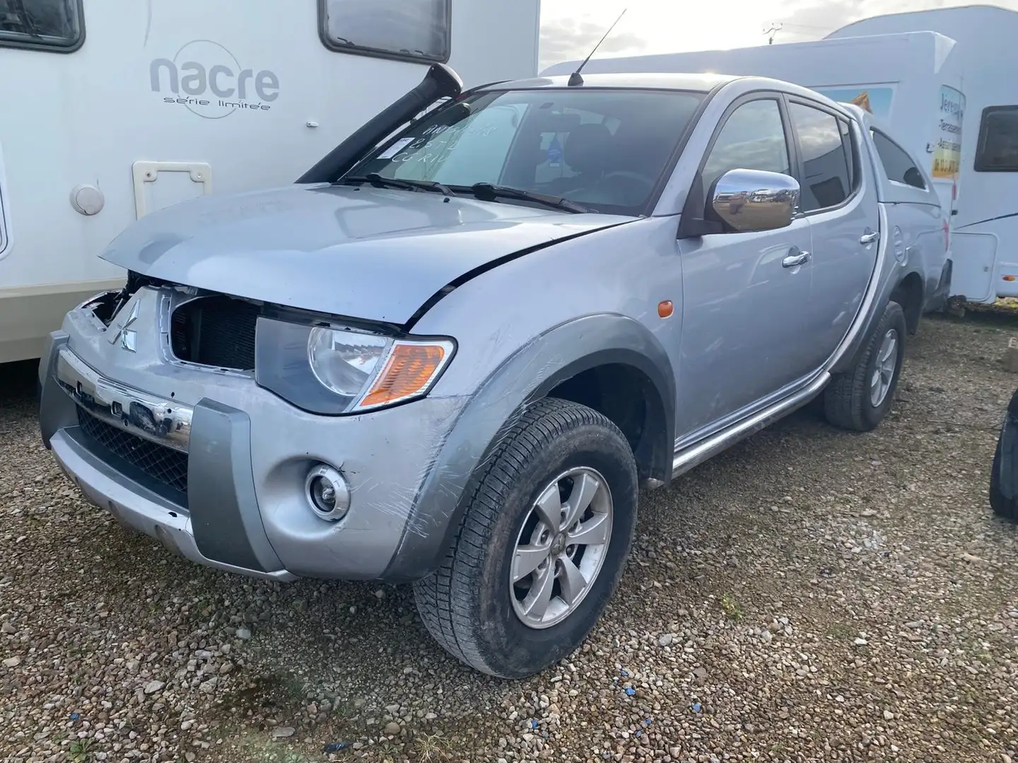 Mitsubishi L200 L200 2.5 TD 136 Instyle / EC139 Gris - 2