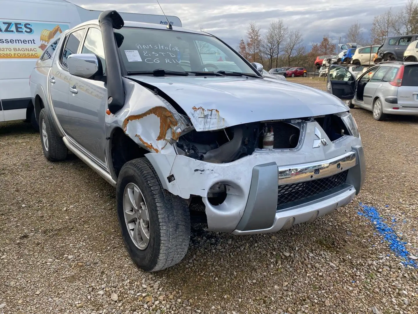 Mitsubishi L200 L200 2.5 TD 136 Instyle / EC139 Gris - 1