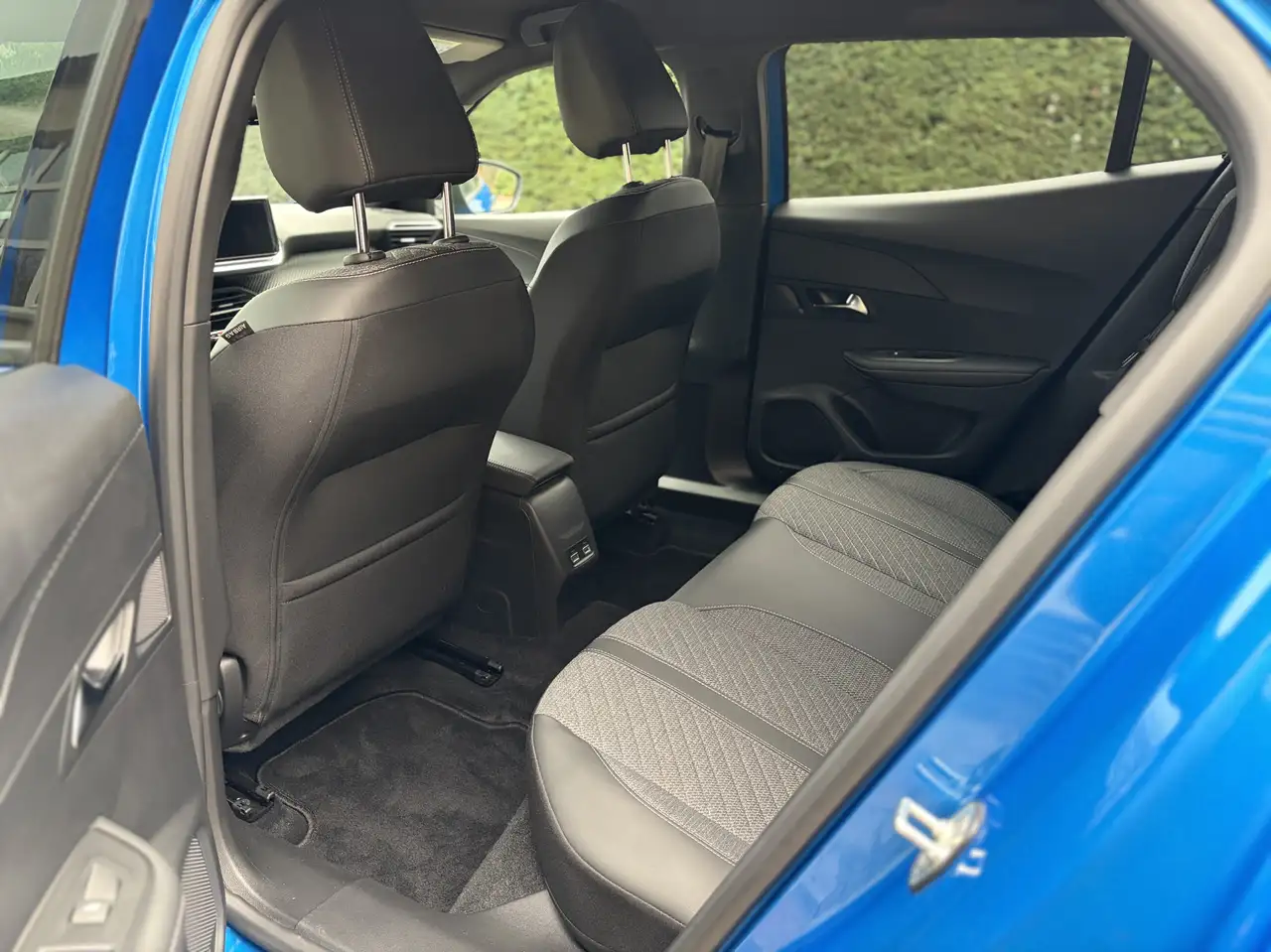 Peugeot 2008 1.2 PureTech Allure S ### 18000 km ### 25