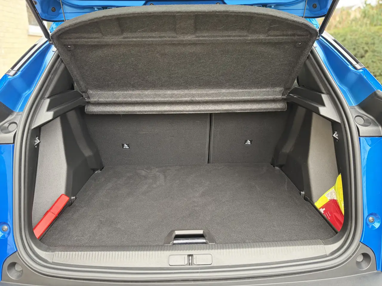 Peugeot 2008 1.2 PureTech Allure S ### 18000 km ### 10