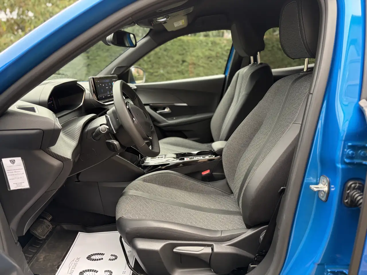 Peugeot 2008 1.2 PureTech Allure S ### 18000 km ### 14