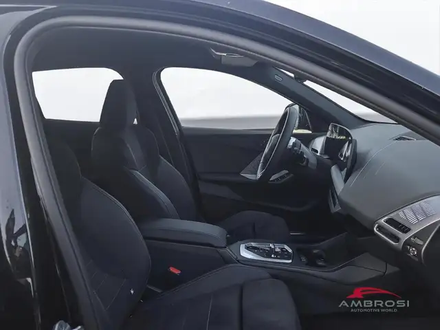 BMW 1 Series view 8