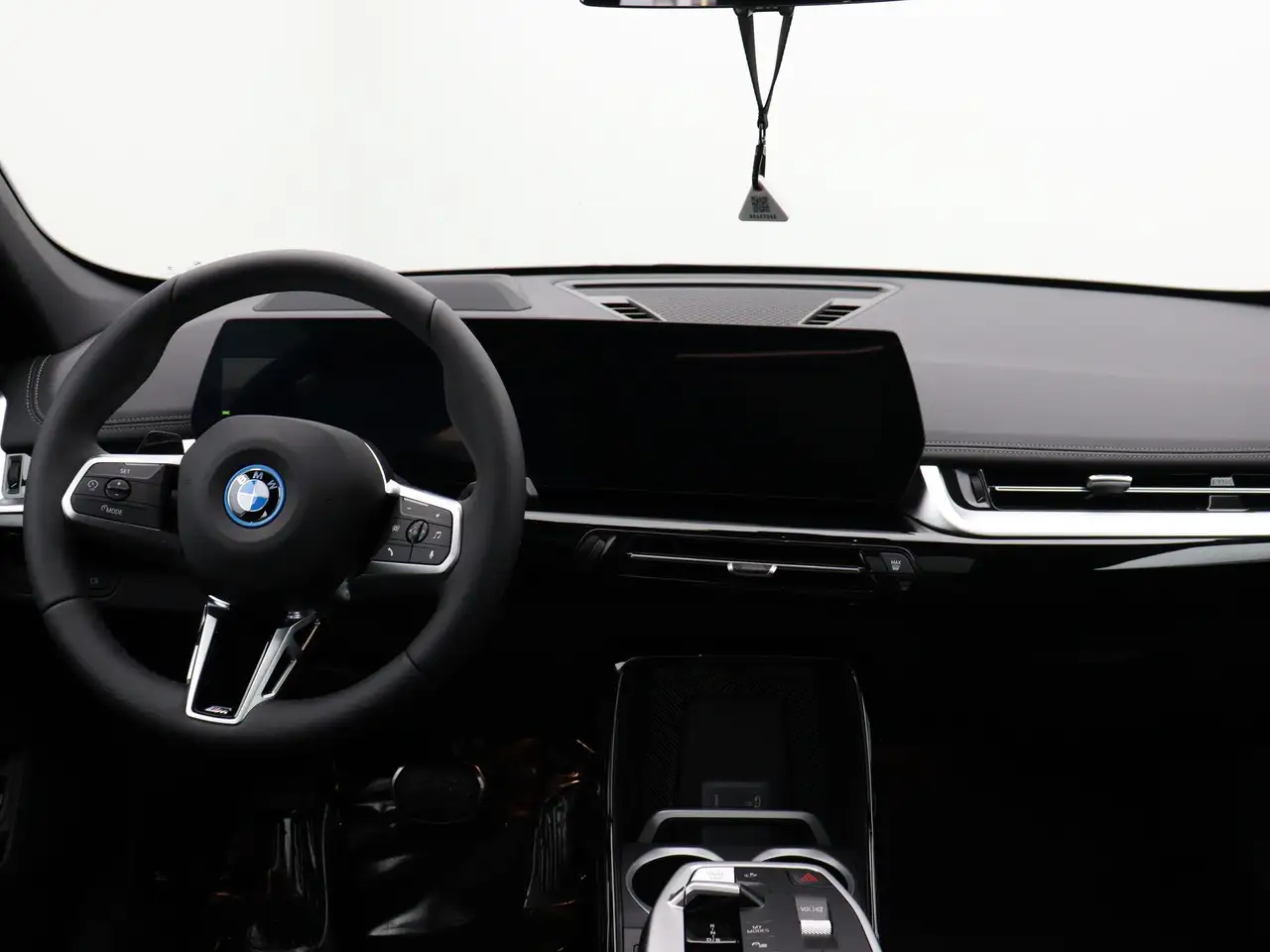 BMW iX1 2026 — фото 12