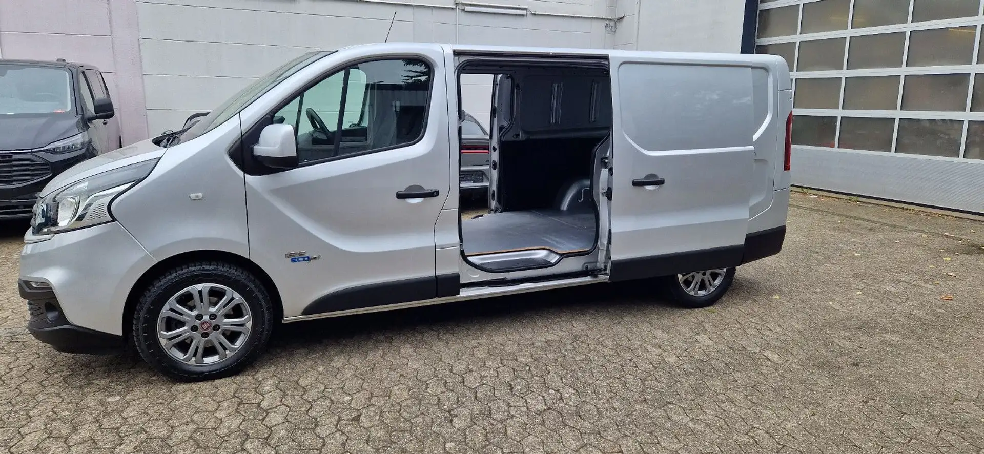 Fiat Talento Kasten L2H1 1,2t SX Navi/AHK/2Schiebetür Gümüş rengi - 2
