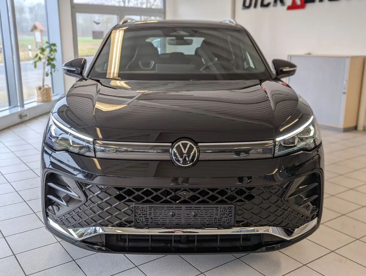 Volkswagen Tiguan 2.0TDI R-Line 4M Pano H/K AHK Matrix 20" Noir - 2