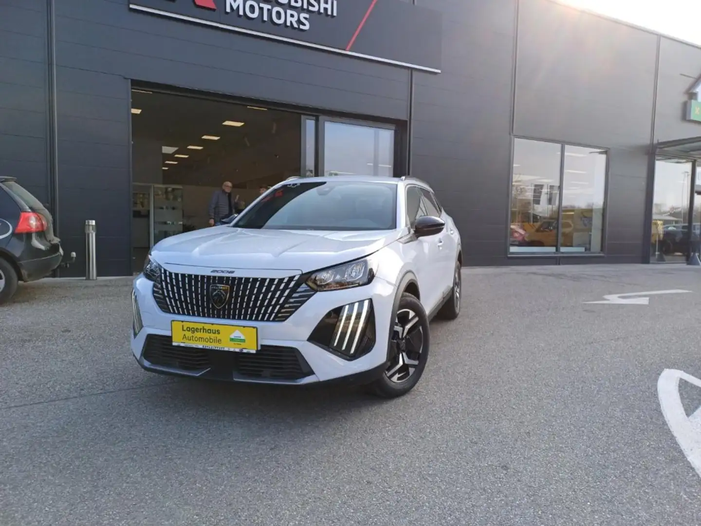Peugeot 2008 Allure PT 100 Weiß - 1