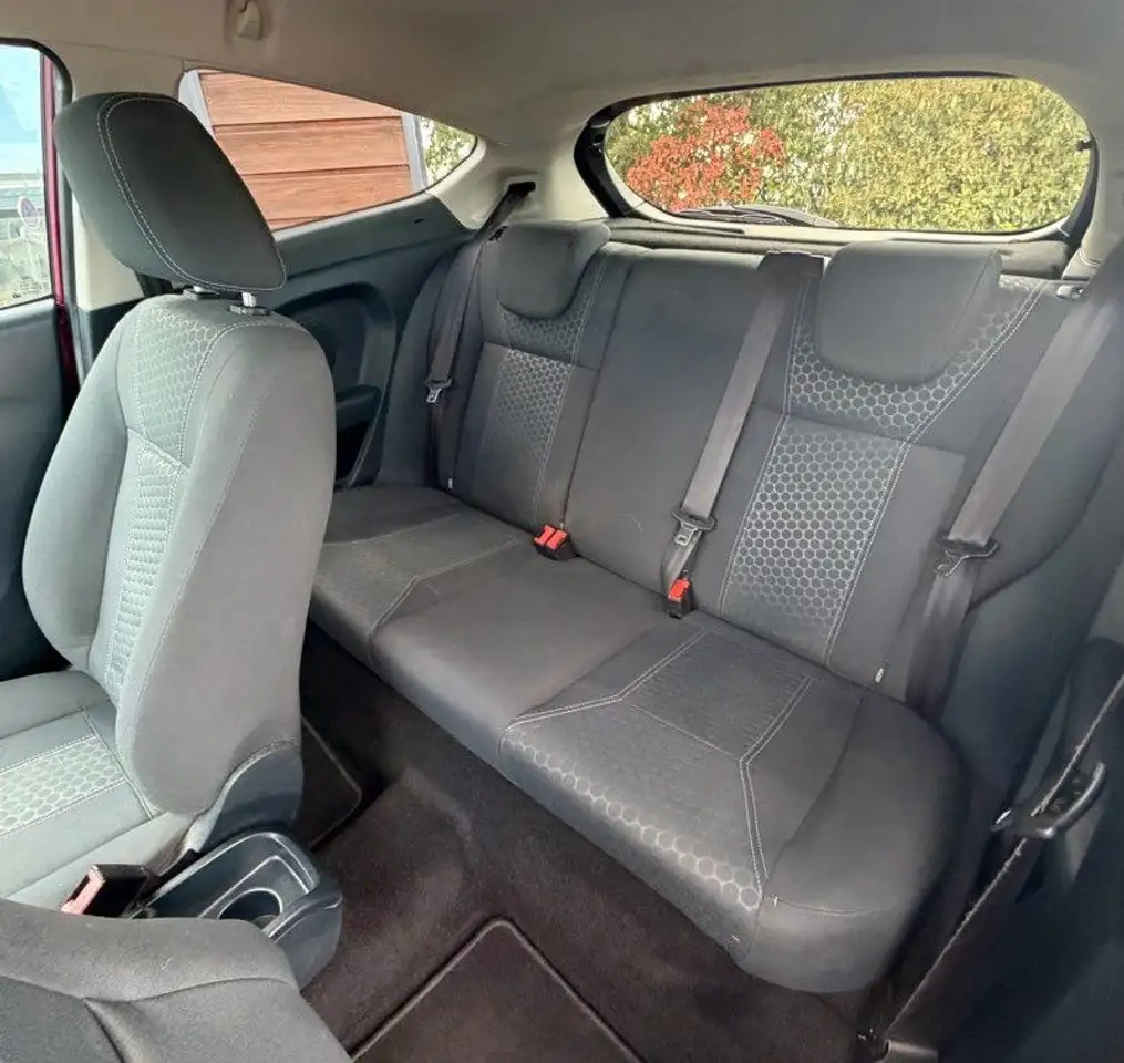 Ford Fiesta 3 portes — photo 4