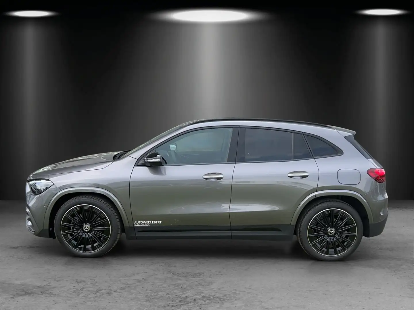 Mercedes-Benz GLA 200 d AMG Pano 360° DISTRO KeyGO NIGHT Grau - 2