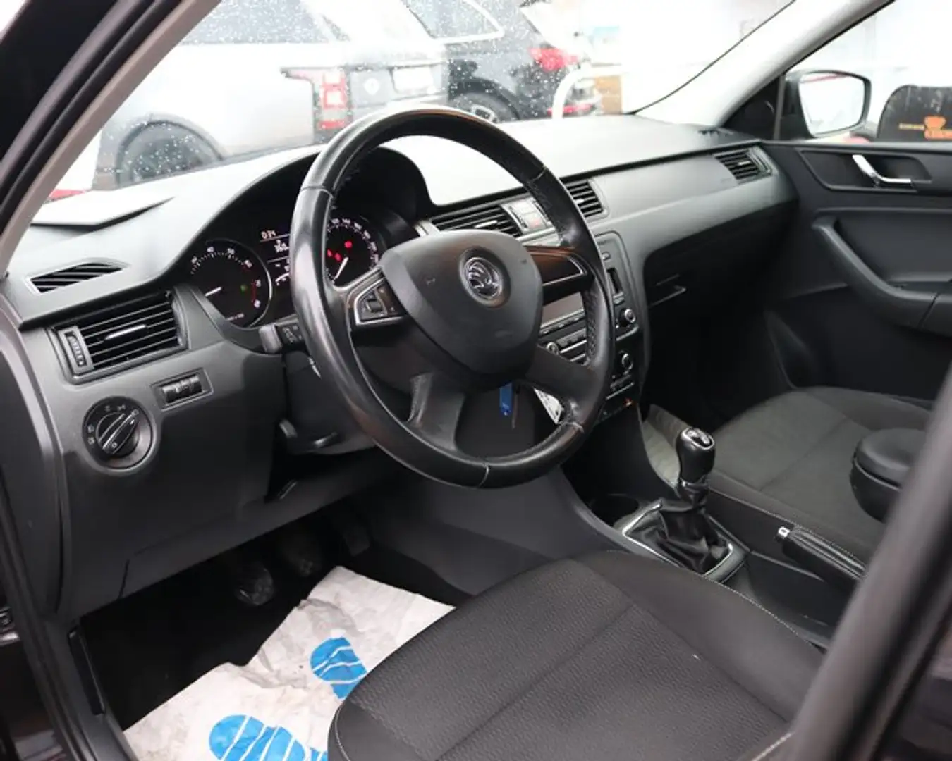 Skoda Rapid 1.2 TSI 1.Hd*Klimaaut.*2xSHZ*PDC*AHK*105Ps Чёрный - 2