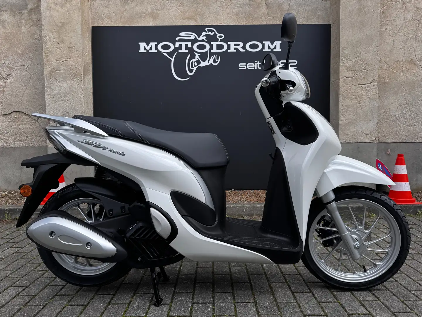 Honda SH Mode inkl. Preisgarantie / 6 Jahre Garantie Weiß - 1