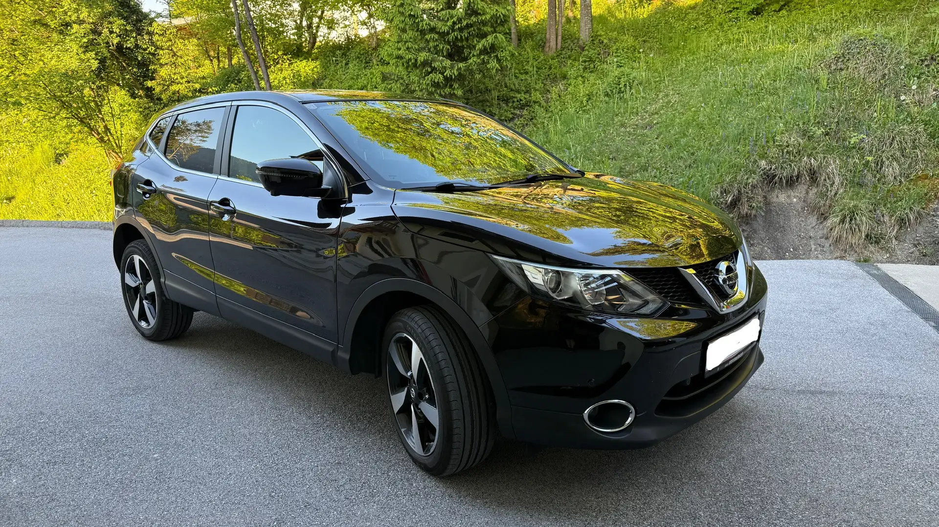 Nissan Qashqai 1,6 dci ALL-Mode 4x4 Schwarz - 2