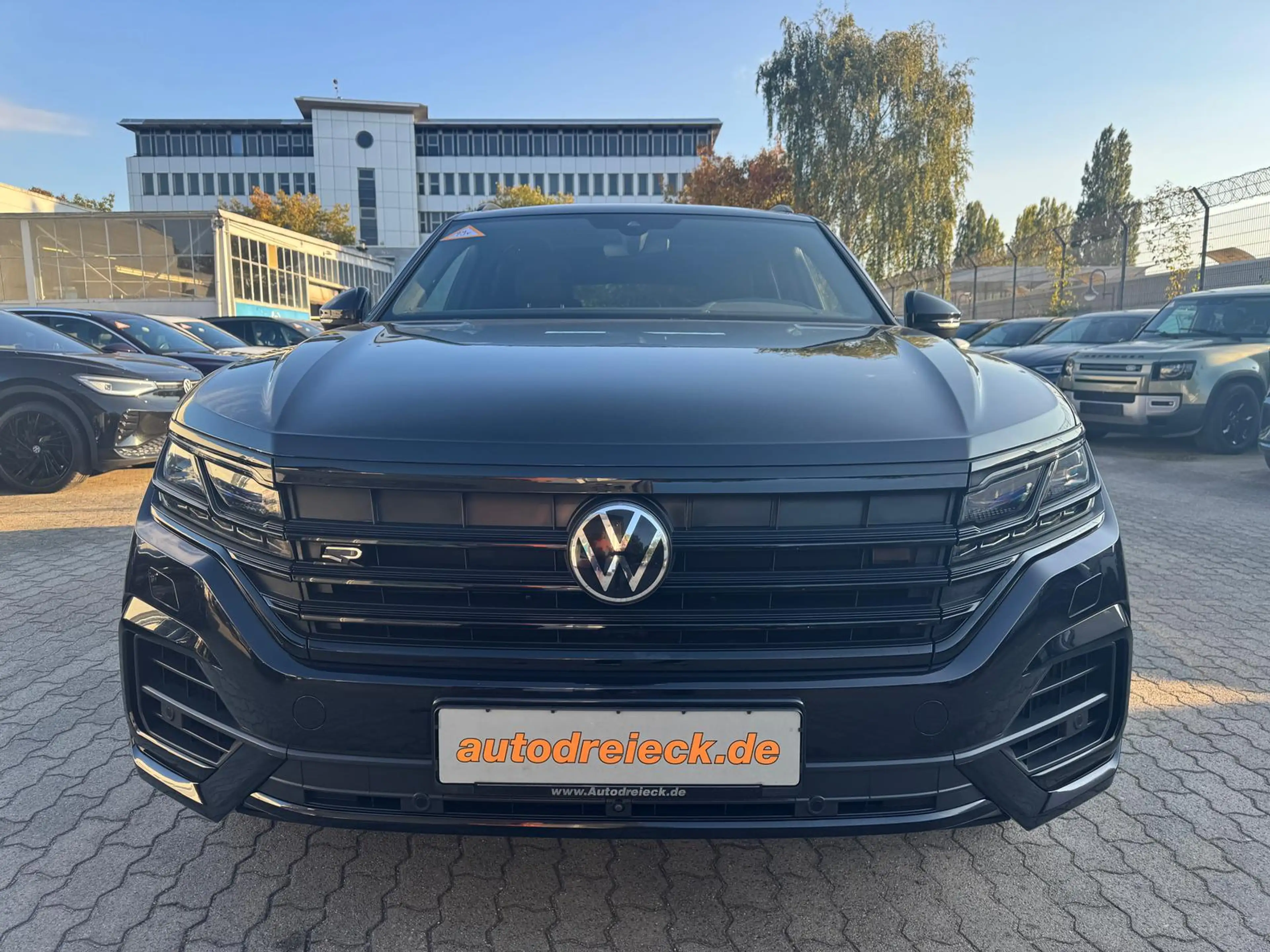 Volkswagen Touareg R e-Hybrid ACC AIR AHK PANO 360° 21Z — photo 4