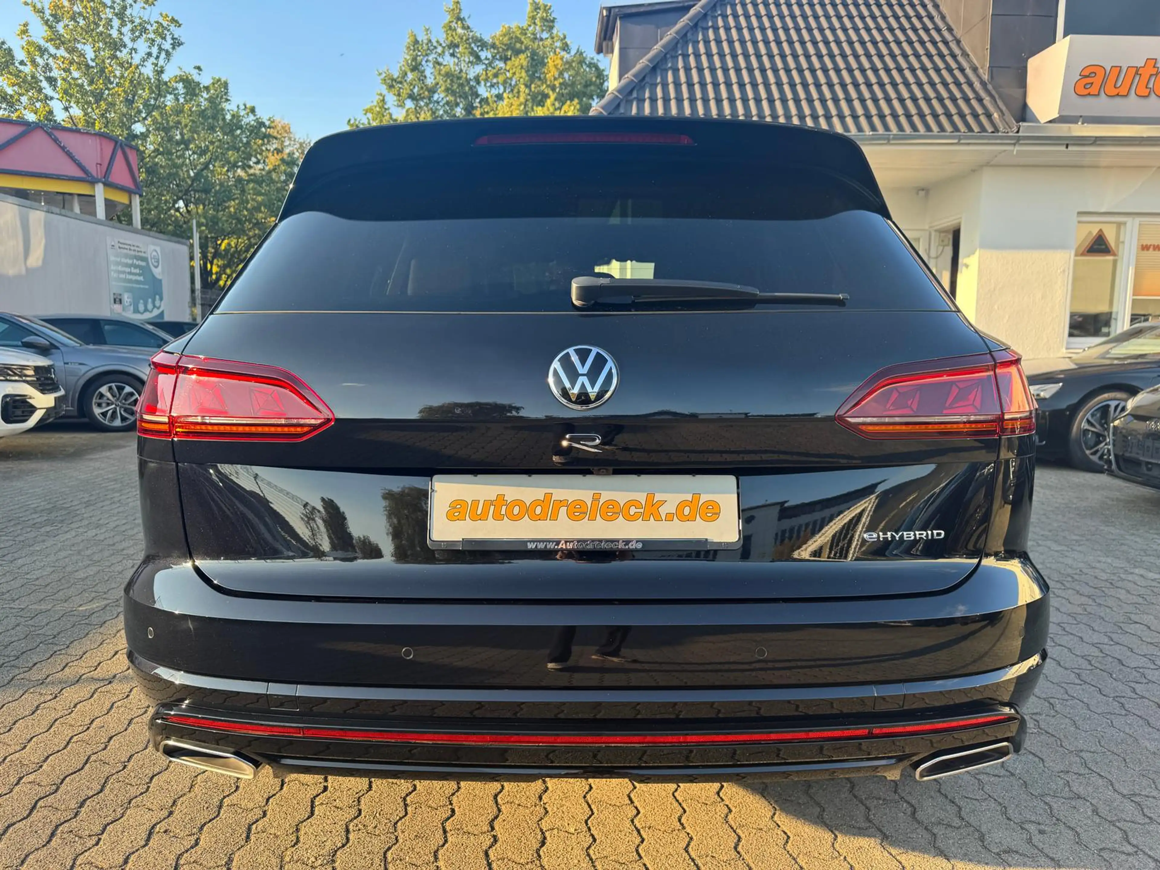 Volkswagen Touareg R e-Hybrid ACC AIR AHK PANO 360° 21Z — photo 8