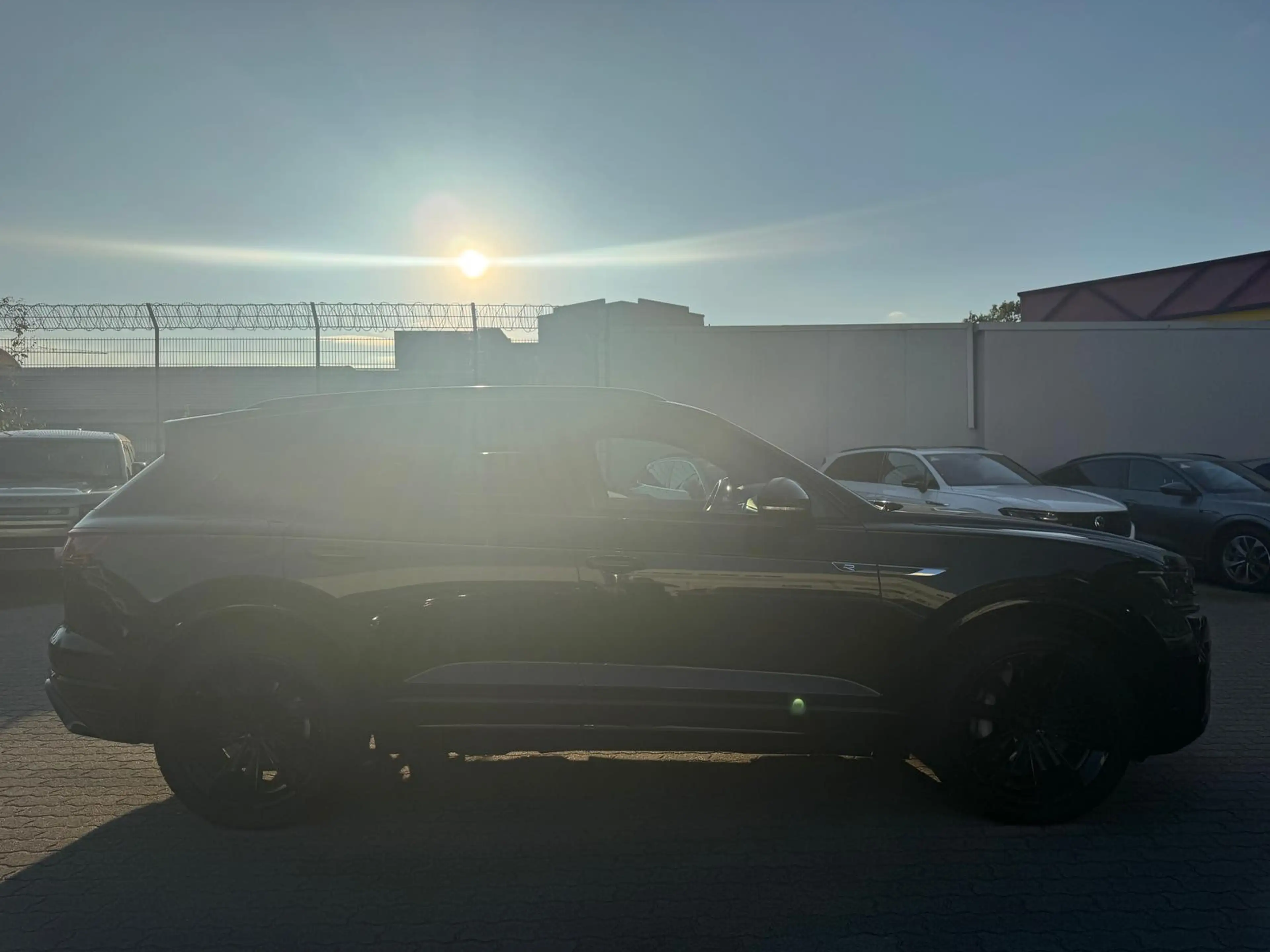 Volkswagen Touareg R e-Hybrid ACC AIR AHK PANO 360° 21Z — photo 6