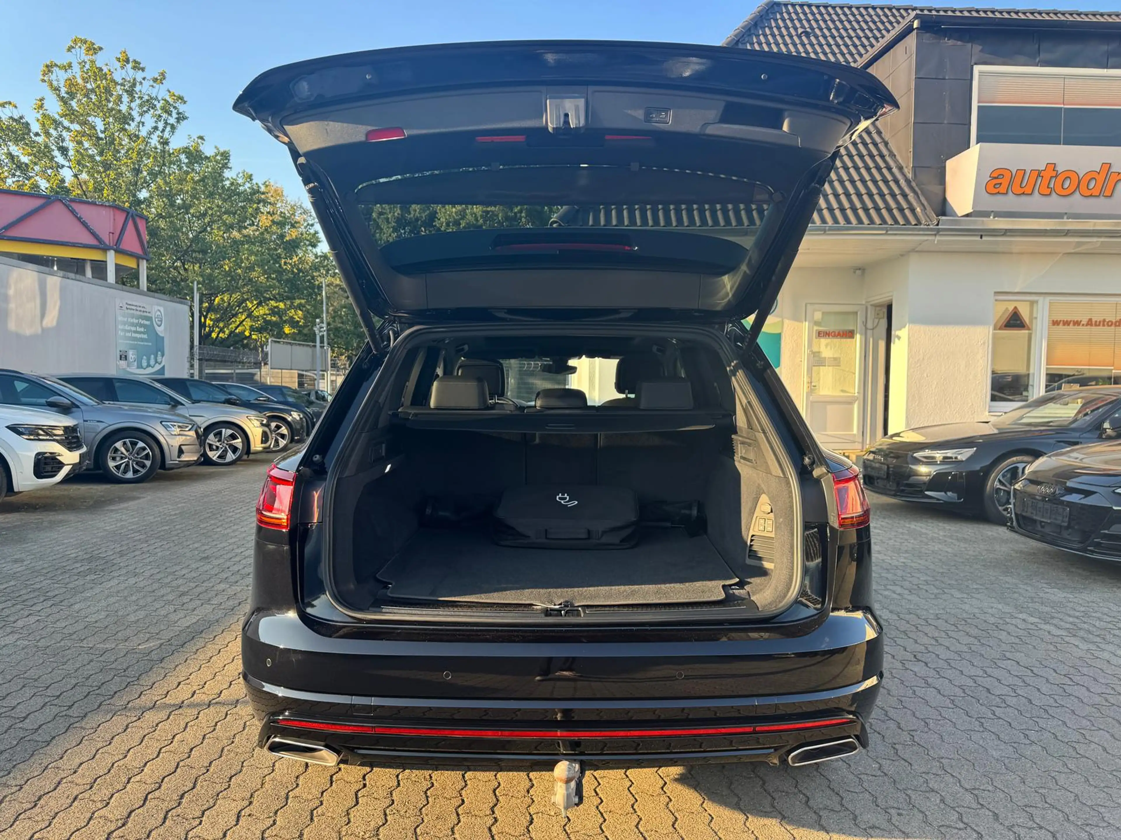 Volkswagen Touareg R e-Hybrid ACC AIR AHK PANO 360° 21Z — photo 9