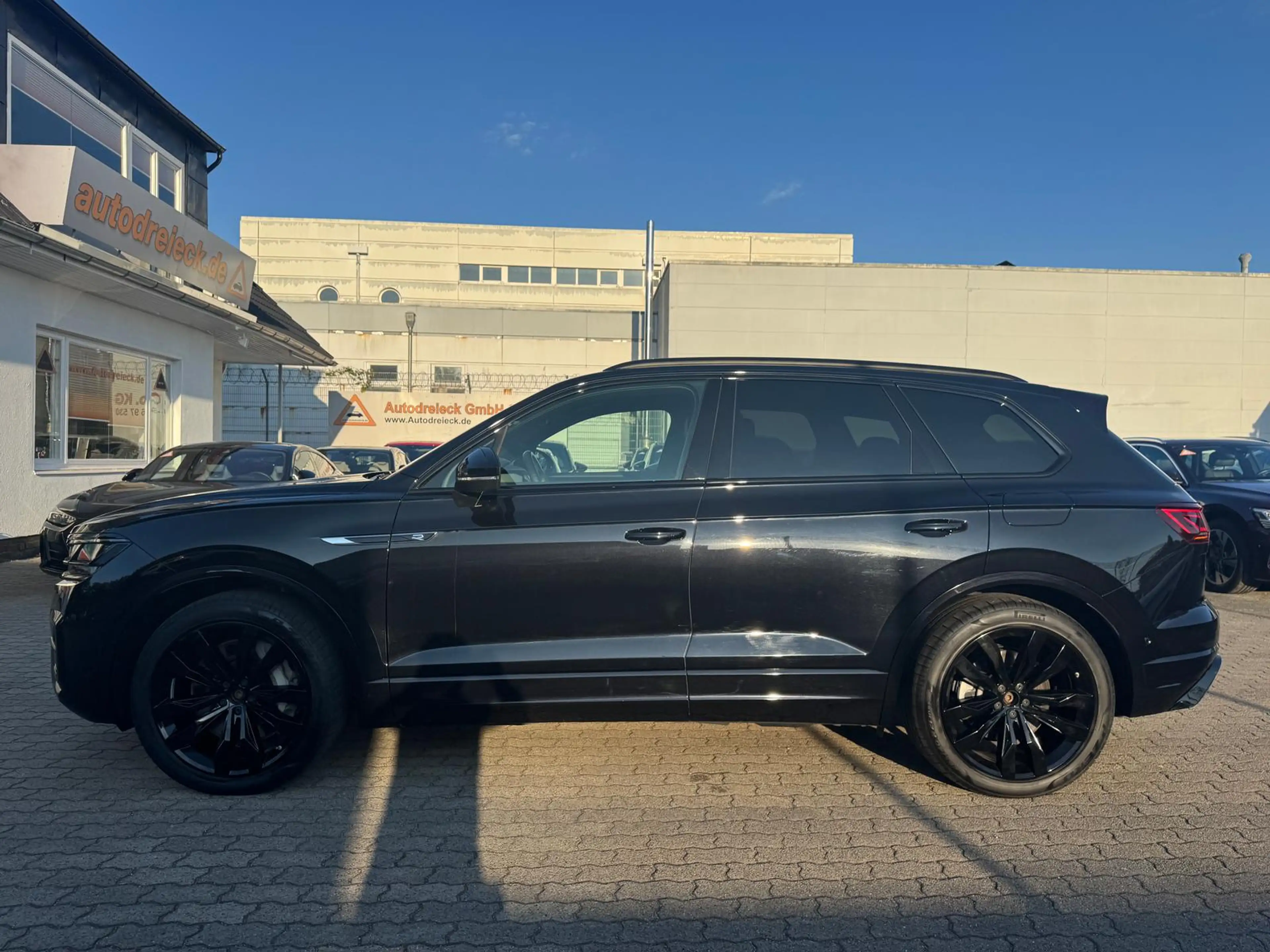 Volkswagen Touareg R e-Hybrid ACC AIR AHK PANO 360° 21Z — photo 12